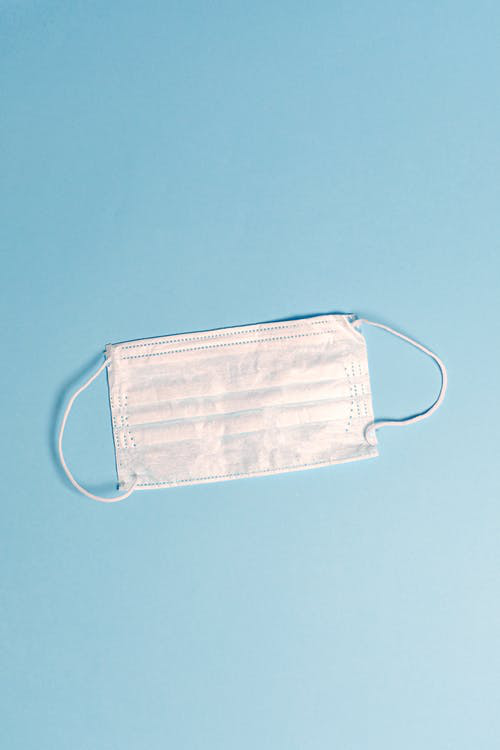 A white surgical face mask that doctors and general public wear.